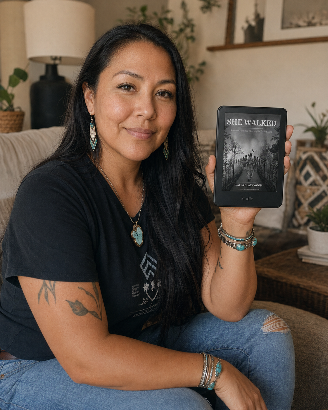 She Walked - E-book — Layla Blackwood
