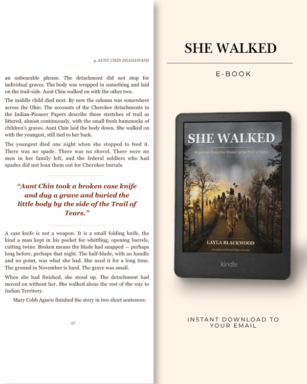 She Walked - E-book — Layla Blackwood